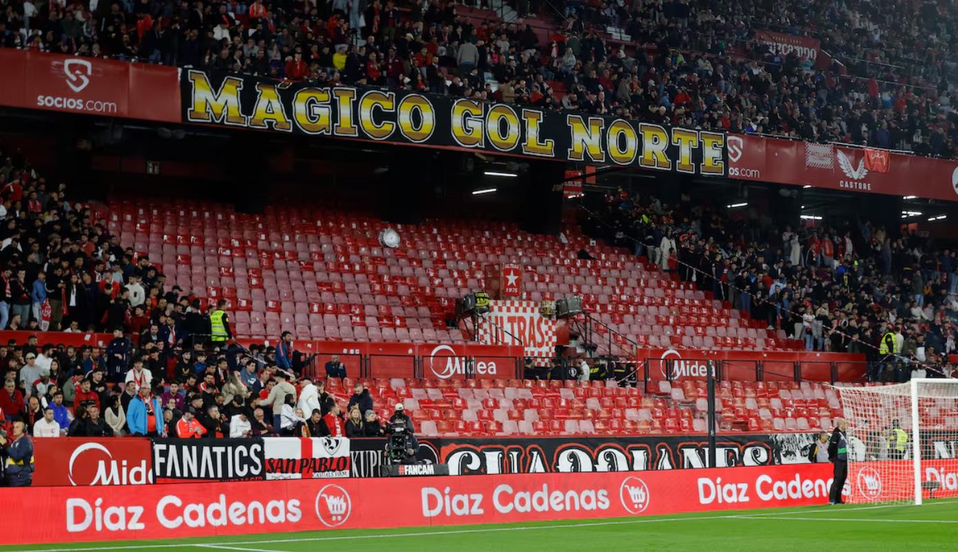 JIUYOU体育-塞维利亚极端球迷发起空场令，俱乐部担心对皇马比赛被裁判叫停