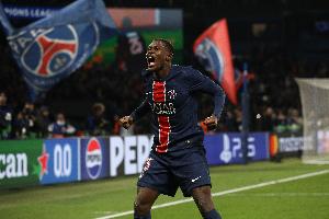 九游体育登录-门德斯直接参与巴黎对维拉60%的进球 4粒进球本赛季欧冠后卫最多